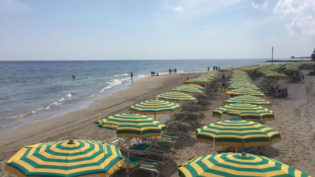 Centro Vacanze Lido Smeraldo Frigole Bagian luar foto